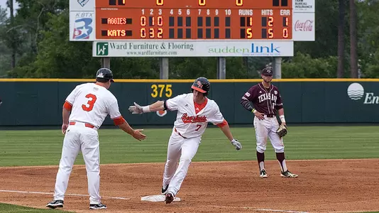 Bearkats Top Aggies 9-8 in 11 Innings