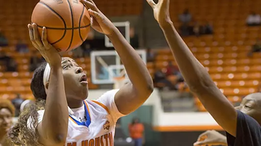 Women Play Host To Prairie View