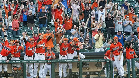 Kats remain perfect at Minute Maid
