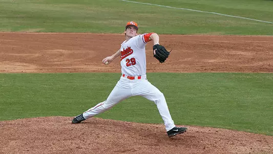 Azar homers fuel sweep of UNO