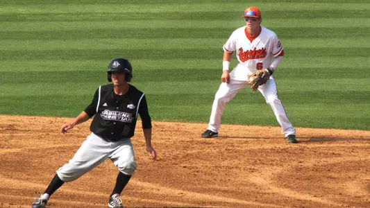 SHSU Sweeps Doubleheader In Heroic Fashion