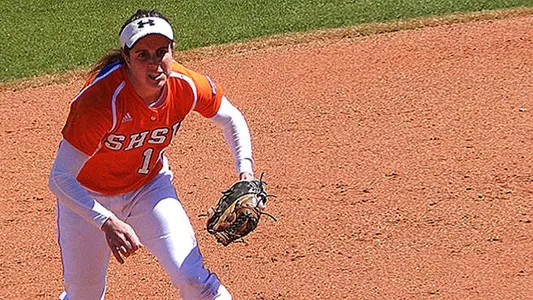Bearkats split with Islanders Saturday