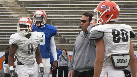 Orange-White game pits offense vs defense