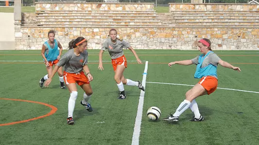 Soccer falls 1-0 to Baylor in Exhibition