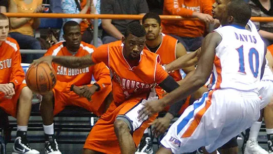 Allmond signs with Rochester RazorSharks