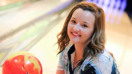 Top bowler Taryn Gray signs with Bearkats