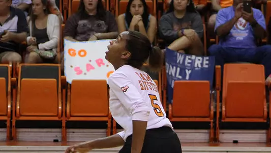 Kats make champion Islanders work for 5 set win