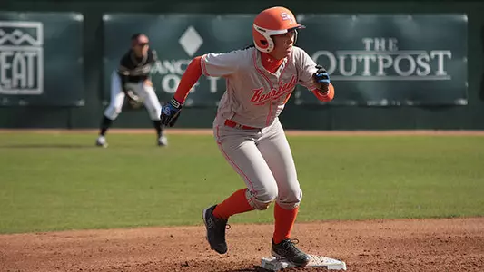 Kats split at UTA Invitational Friday