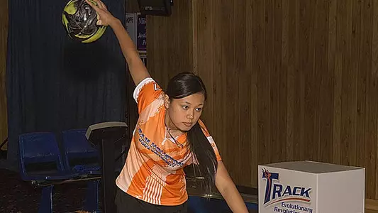 Bowlers 5-0 on Saturday in traditional team play