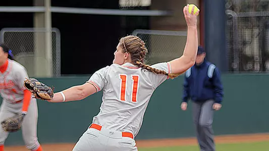 Softball tops UIW 5-2 for second victory