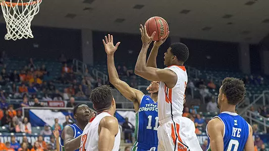 Bearkats survive 70-67 over Islanders