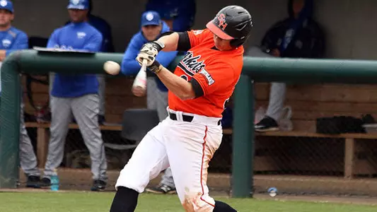 Yelich walk-off seals sweep