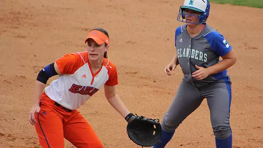 Islanders earn doubleheader sweep Saturday