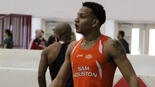 Men pick up finals berths in Saturday prelims