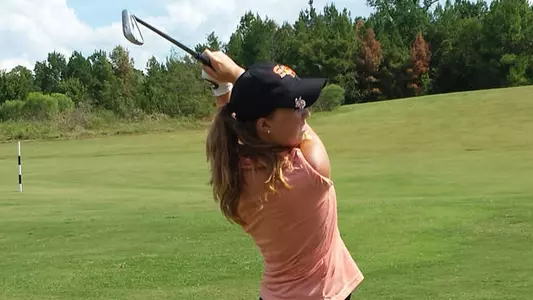 Shake, Kats top leaderboard through Day 1