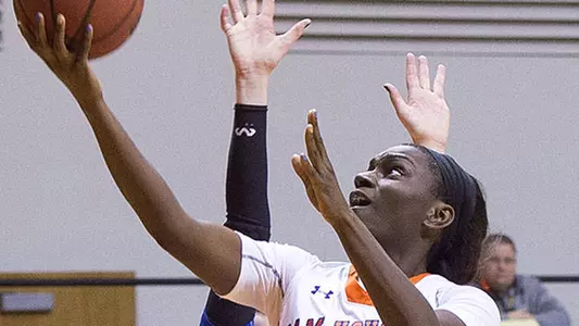 Nicholls holds on for 67-63 women's win