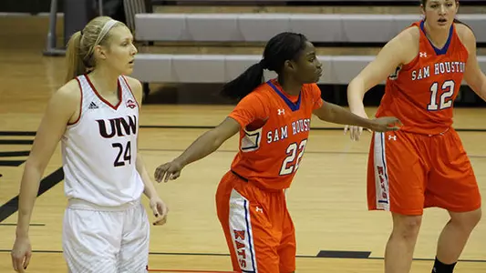 Women open Southland with 65-60 Win