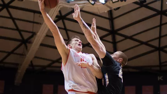 Kats Outlast Vandals, 69-62
