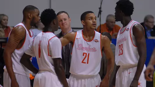 Kats Surge Past Pilots