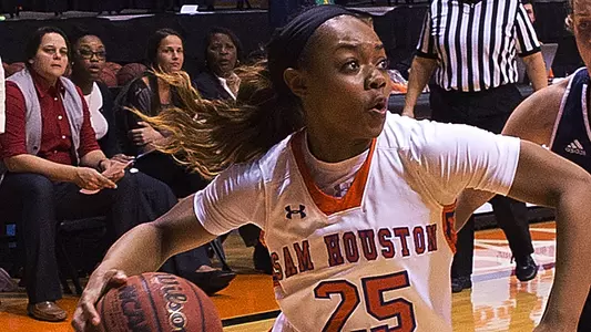 Women defeat Houston Baptist 78-70 Saturday
