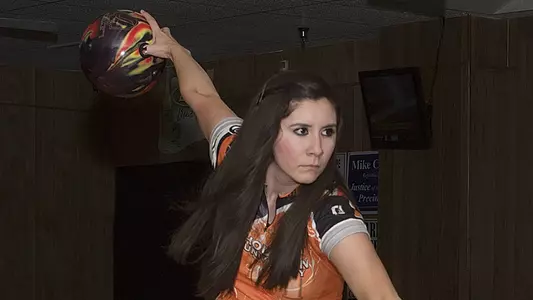 Kats go 4-0 on Day 1