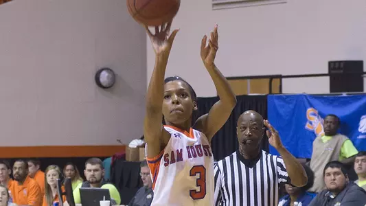 Robertson cracks 1,000 mark in 75-57 win