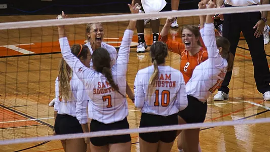Volleyball Runs Spring Record to 6-2