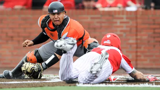 Lamar takes back-and-forth battle, 9-8