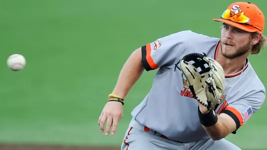 Kats notch 30th win, defeat Islanders 6-1