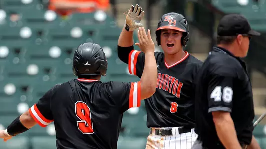 Mid-majors turning heads in college baseball