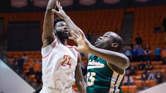 Kats hold on for seventh straight win