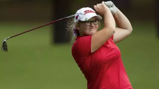 Women's golf signs Kenlie Barrett