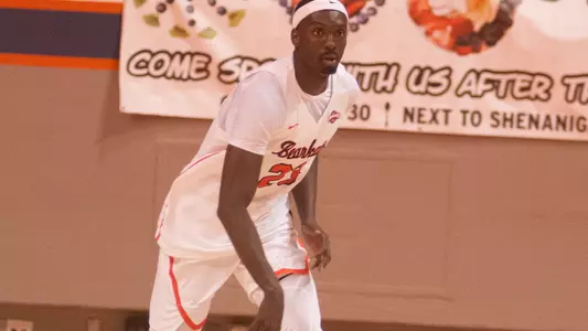 Late run sends Vandals past Kats