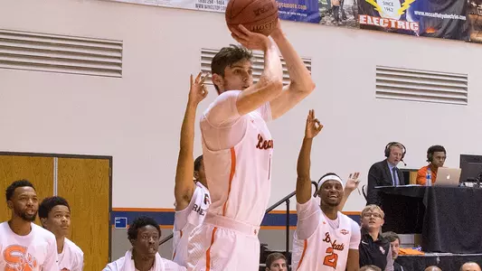 Almanza's career high sends Kats by Schreiner