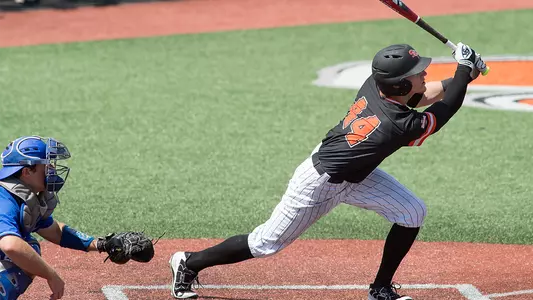 Kats complete sweep with 6-3 win