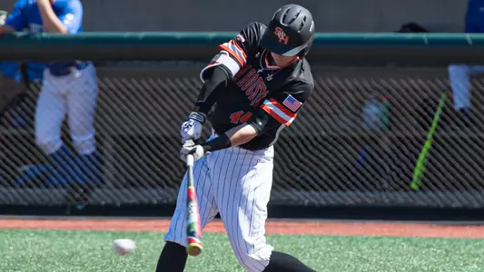 Buffalo takes series as Kats drop finale
