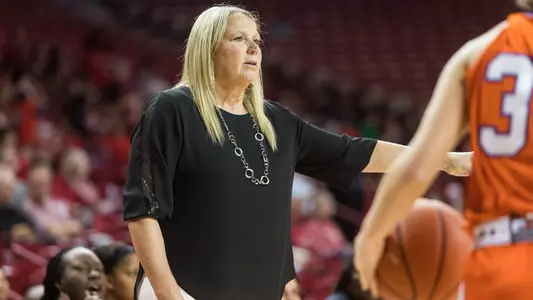 Women's hoops announces 2017-18 slate