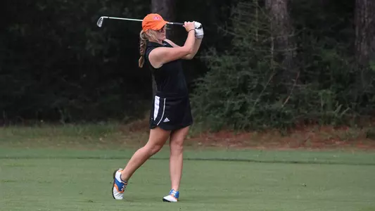 Women's golf leads after one round