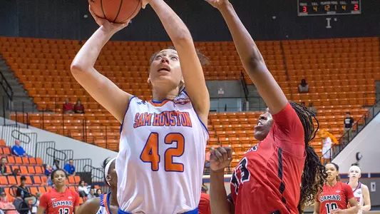 Kats fall to Privateers