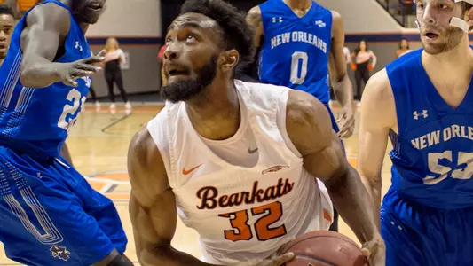 Kats hold off UNO for key victory