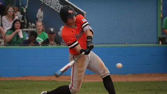 Kats hold on to take down Islanders