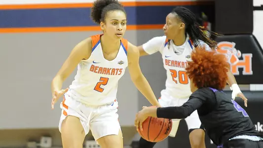 Kats win third straight at UCA