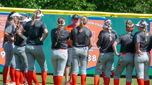 Softball wraps up success fall season