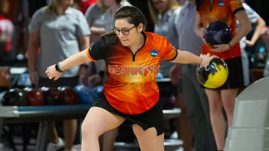 Kats lead after Day 1 in Wisconsin