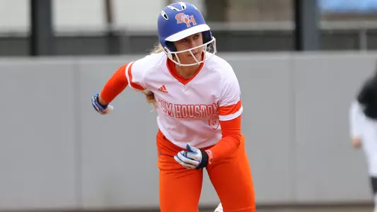 Kats split with UTA, Baylor