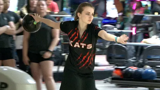 Bowlers stay perfect, advance to finals