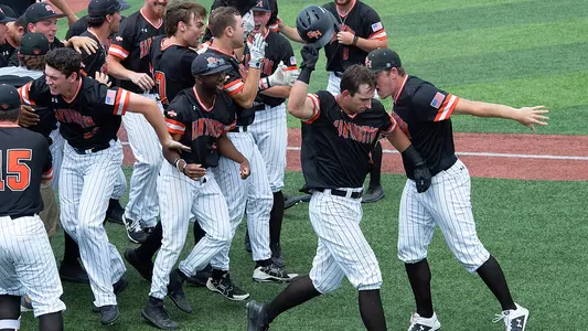 Hearn's blast walks off UConn