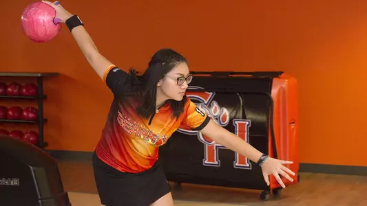 Bea Hernandez posed action