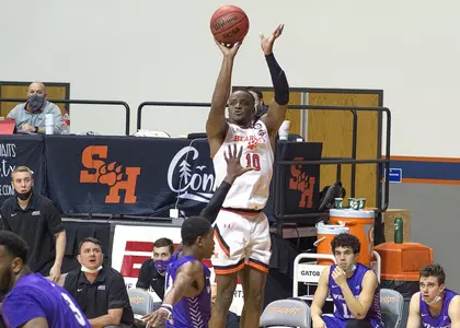 Zach Nutall shoots a 3 against ACU