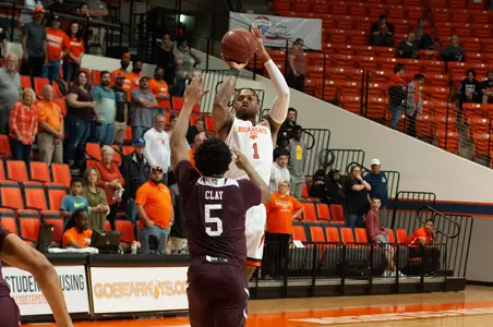 Savion Flagg shoots against MO State